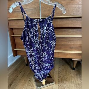 Beautiful feminine purple & white one swimsuit w/ adjustable shoulder straps EUC